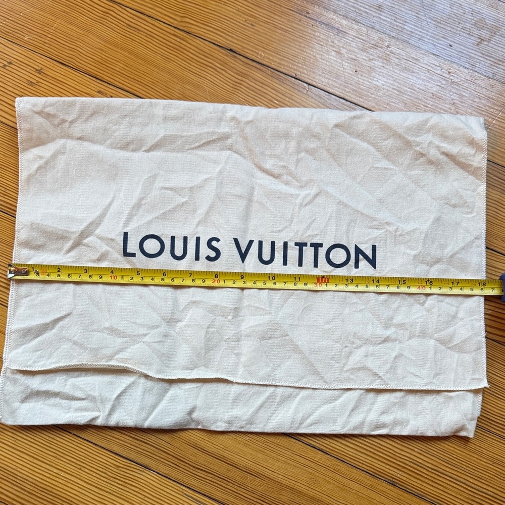 Authentic Louis Vuitton Cream Dust Bag with Navy Logo 18x13 - Picture 7 of 8